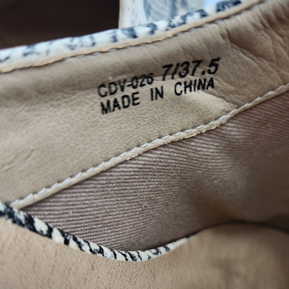 Chinese Laundry Women's Snake Print Slip On Heeled Mules Shoes Size 7 M - Picture 9 of 10